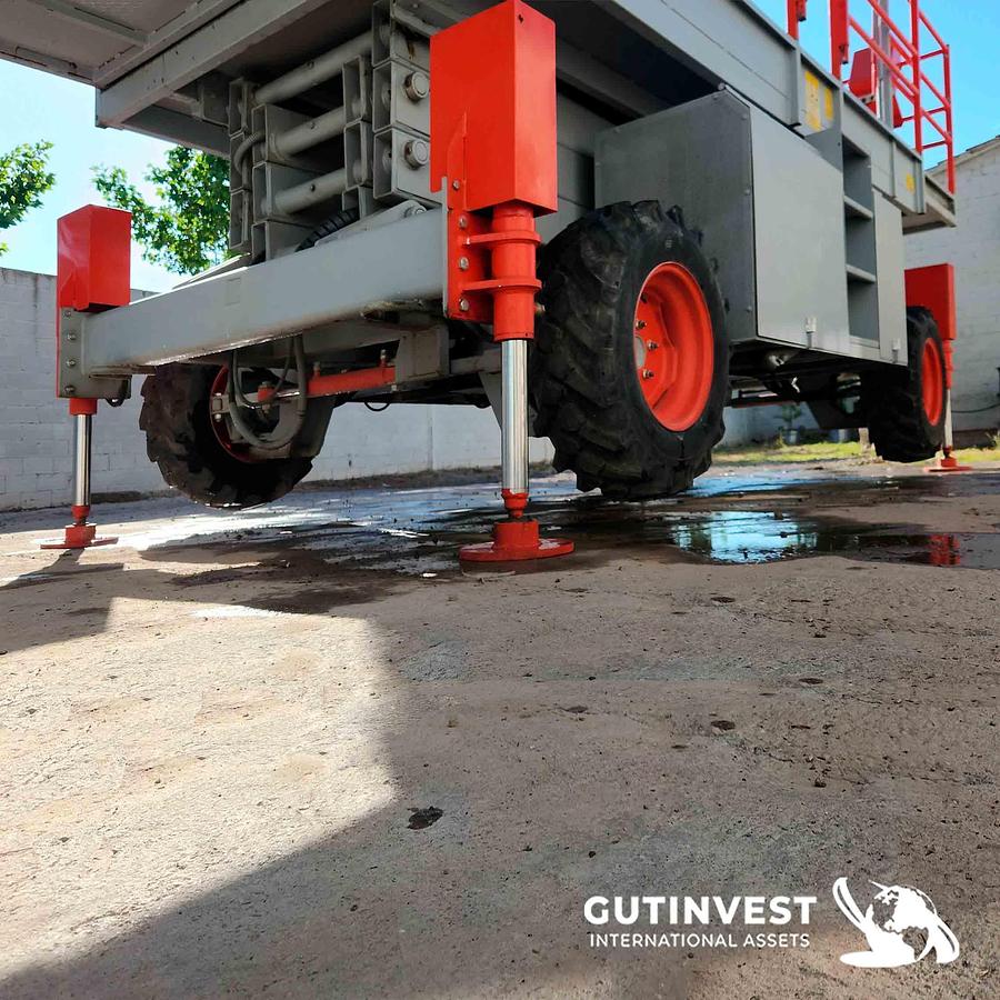 Used 2 - Scissor lift platform - 10 meters