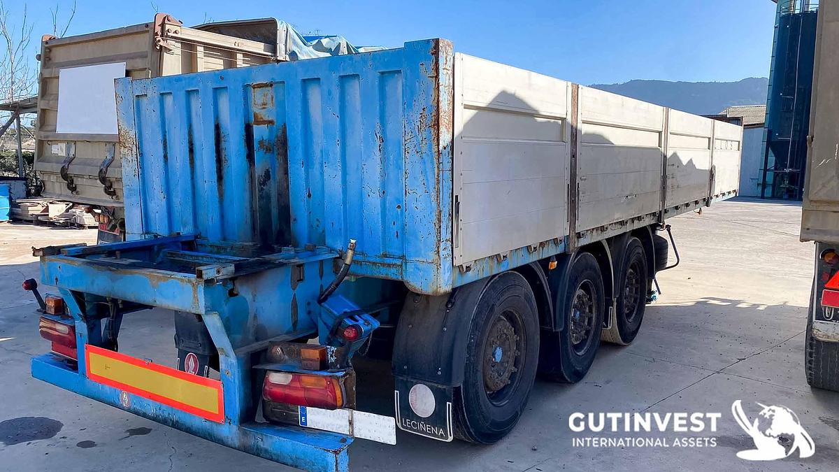 Used Semi - trailer open box- 3 axes