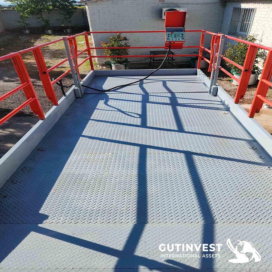 Used 2 - Scissor lift platform - 10 meters