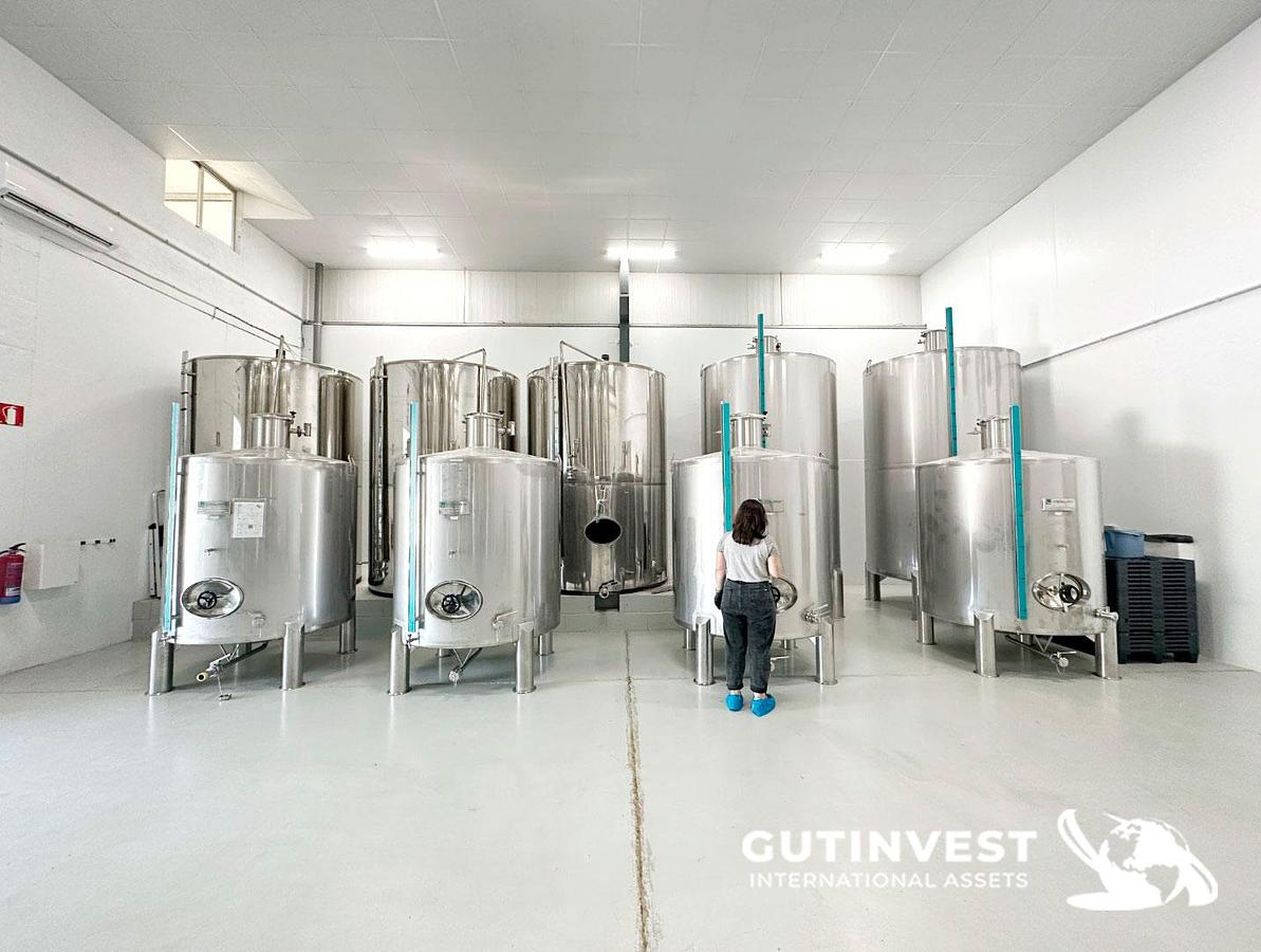 Used 1 - Complete lot of machinery for olive oil packaging