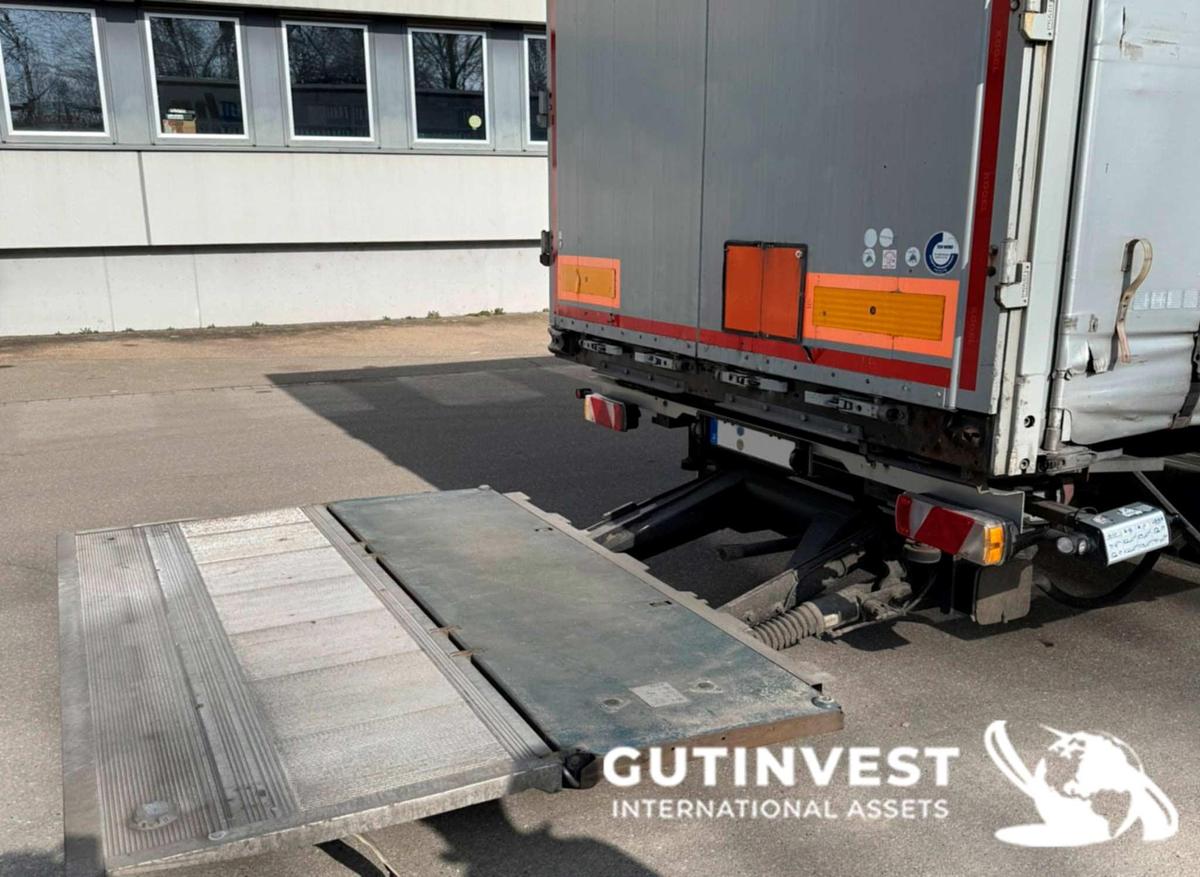 Used Truck with tarpaulin trailer and lifting platform
