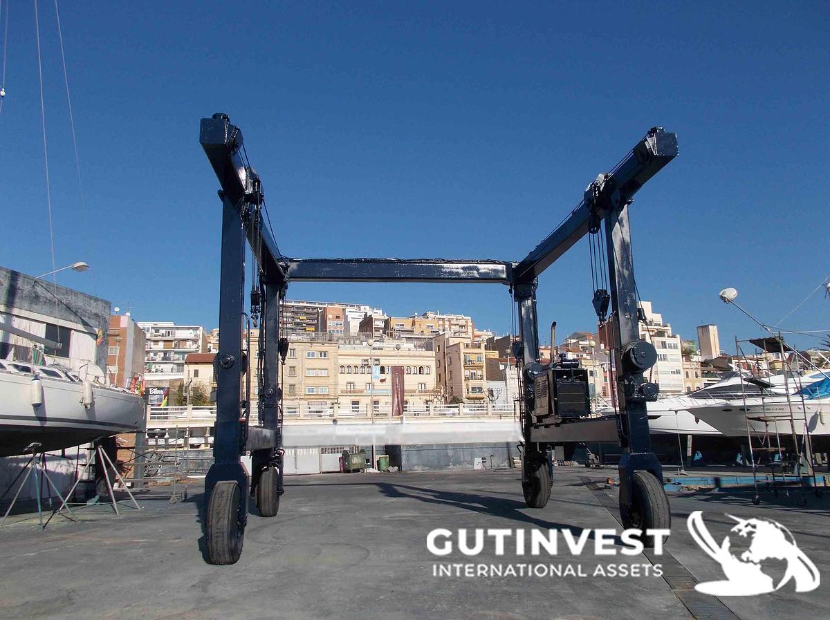 Usado 1 - Grúa pórtico para embarcaciones - 45Tn