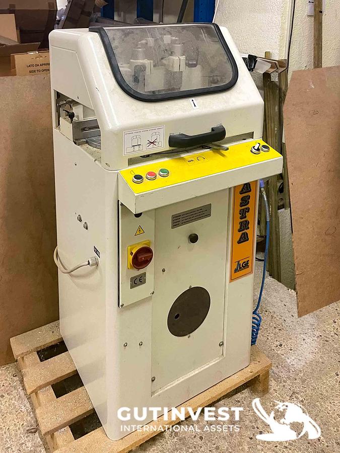 Used Cutting saw for aluminum with conveyor belt