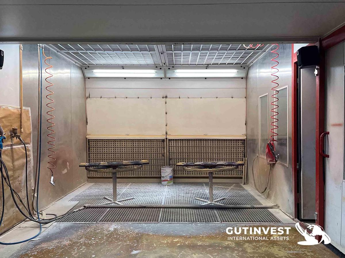 Used 1 - Paint booth