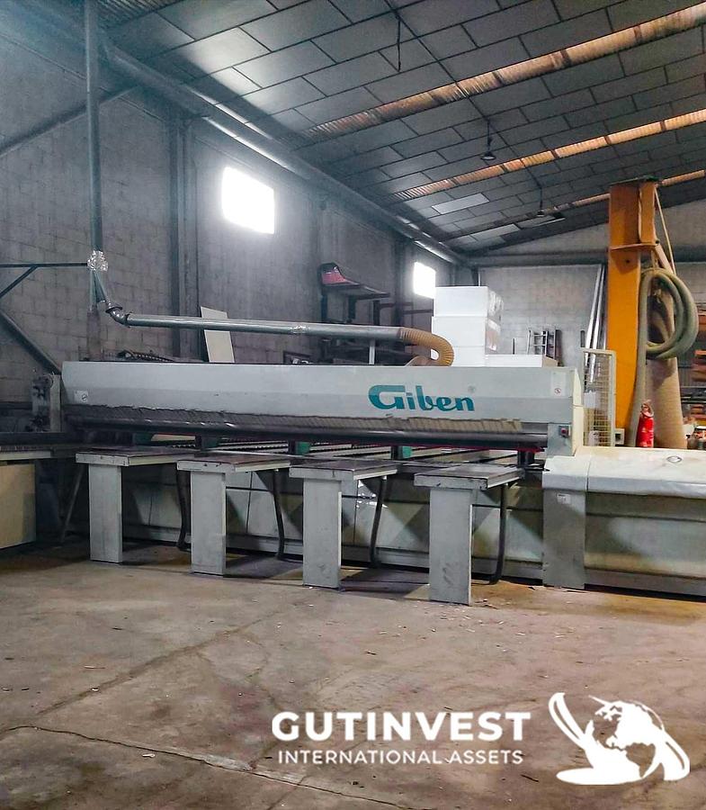 Used 1 - Wood Panel Sawing machine