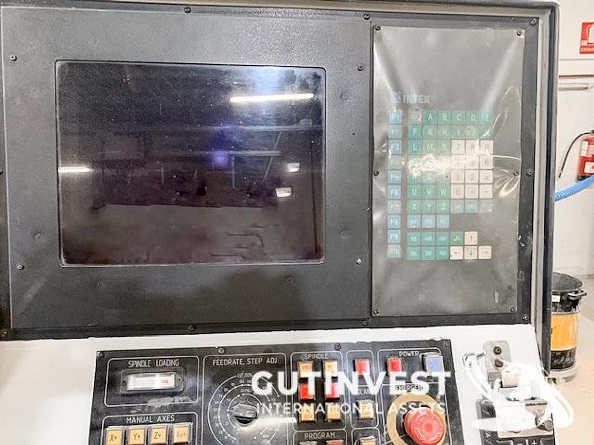 Usado Centro de mecanizado CNC - 3 ejes