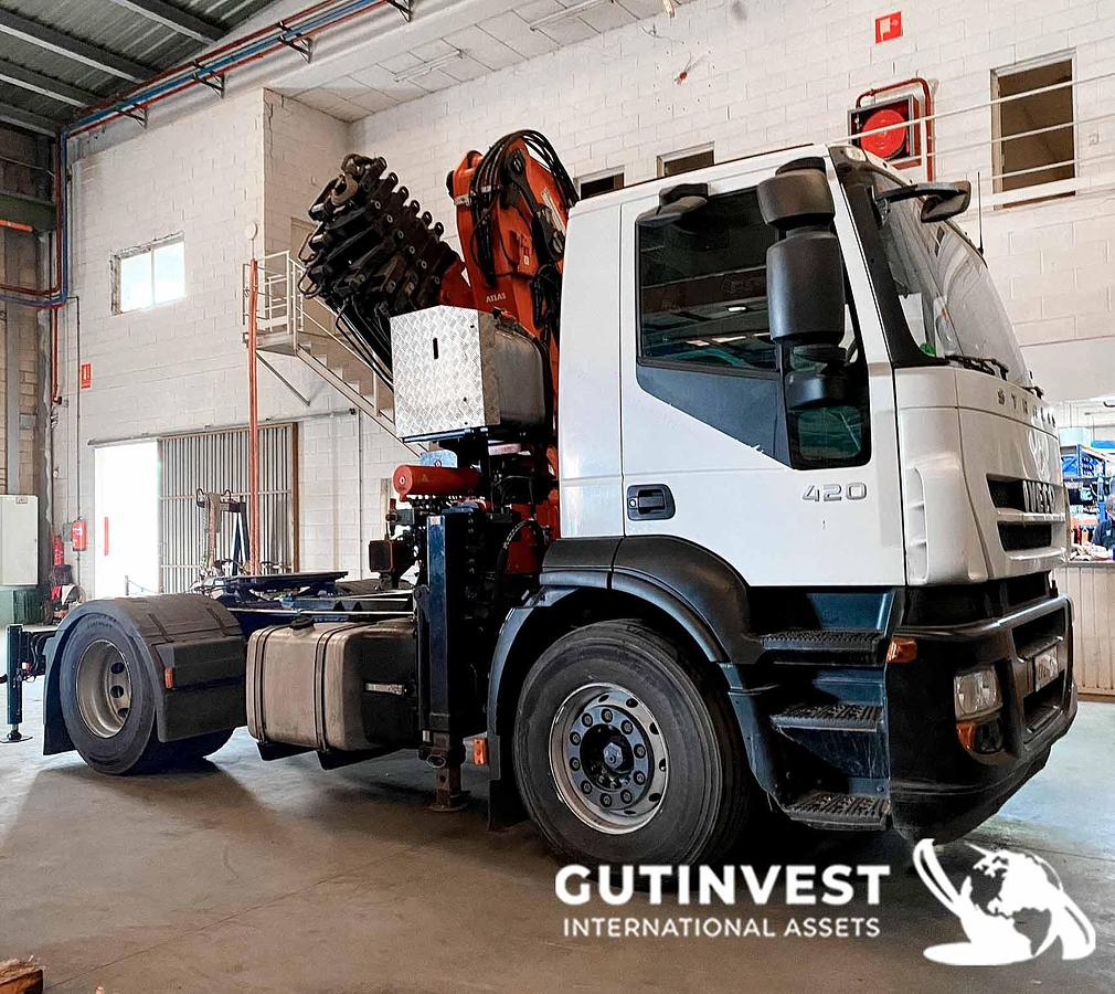 Used Truck with crane