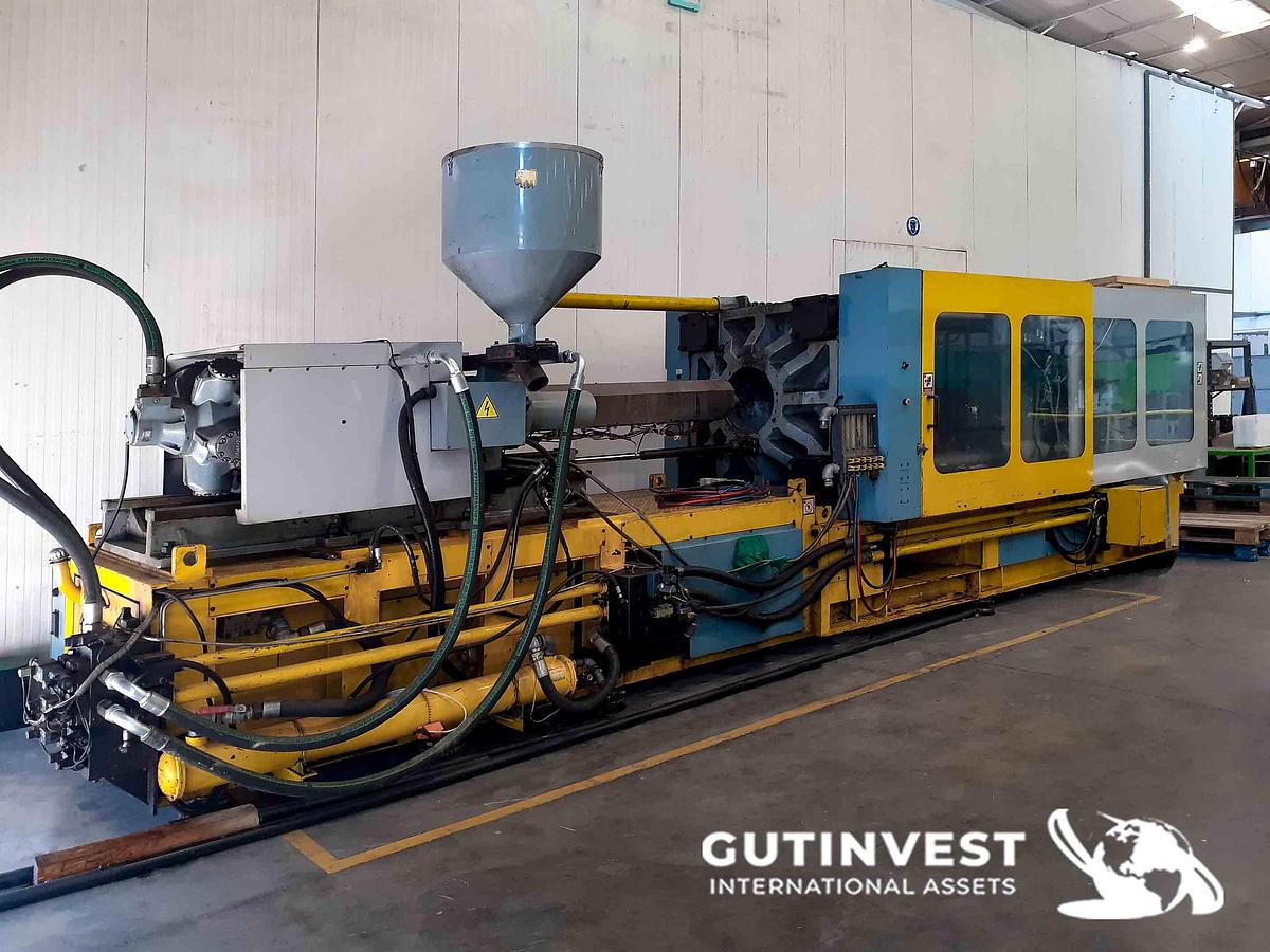 Usado 1 - Máquina inyectora de plástico - 550Tn