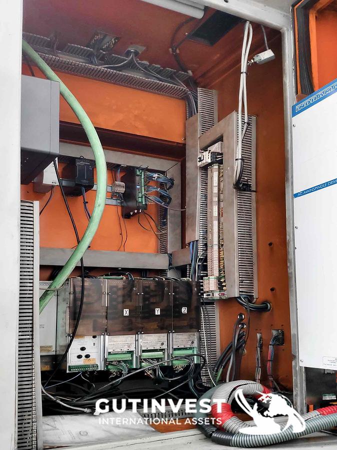 Usado 1 - Fresadora CNC universal de bancada fija - 4 metros.