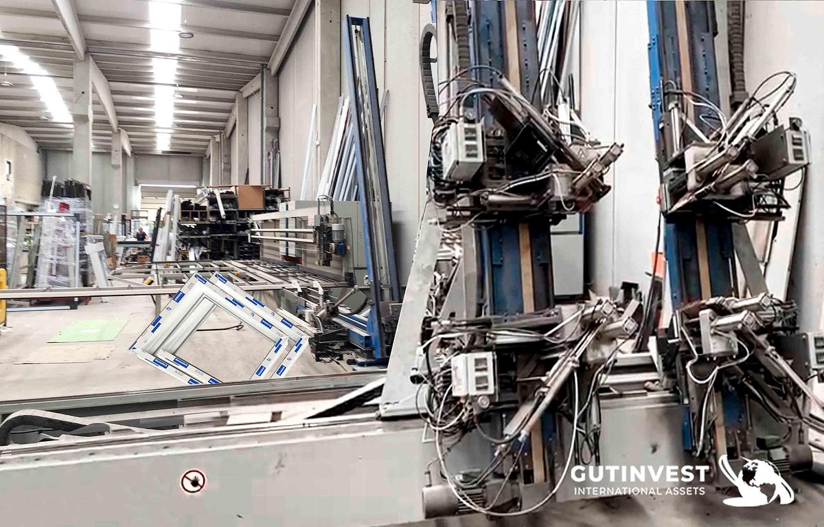 Usado 1 - Soldadura vertical CNC 4 brazos y limpiadora marcos Alu
