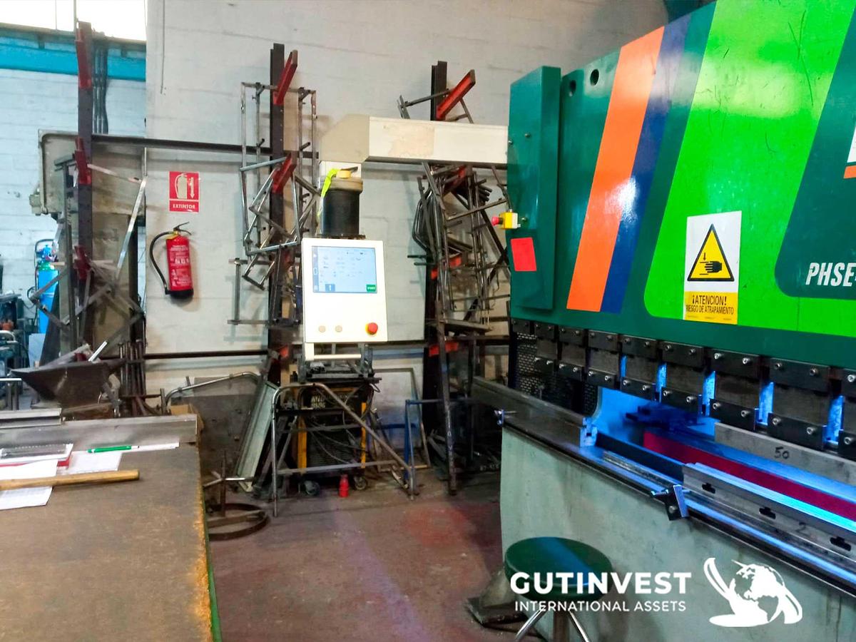 Used 3 - CNC hydraulic press brake