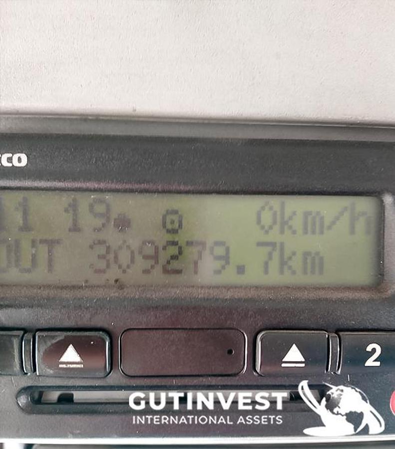 Usado Camión caja basculante con grúa