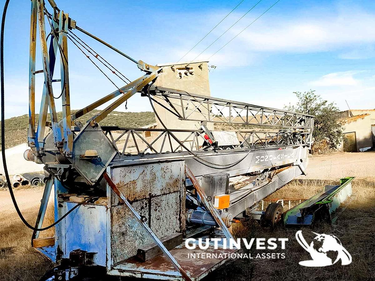 Used 4 - Self-erecting crane - 14.5 meters