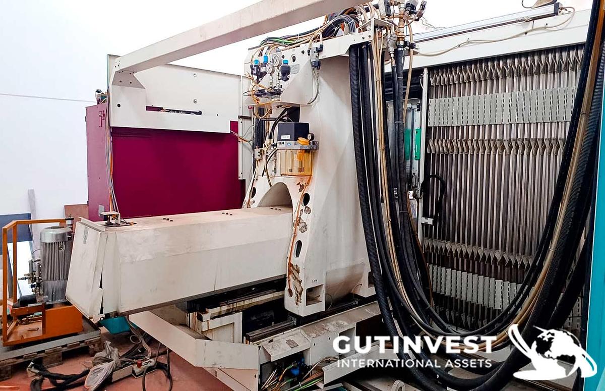 Used CNC milling machining center - 4 axes