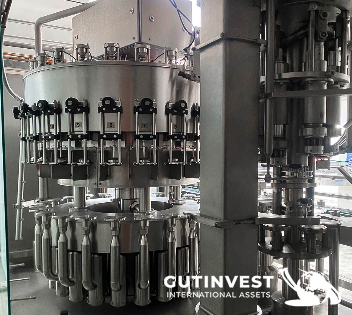 Usado Llenadora taponadora de botellas de cristal