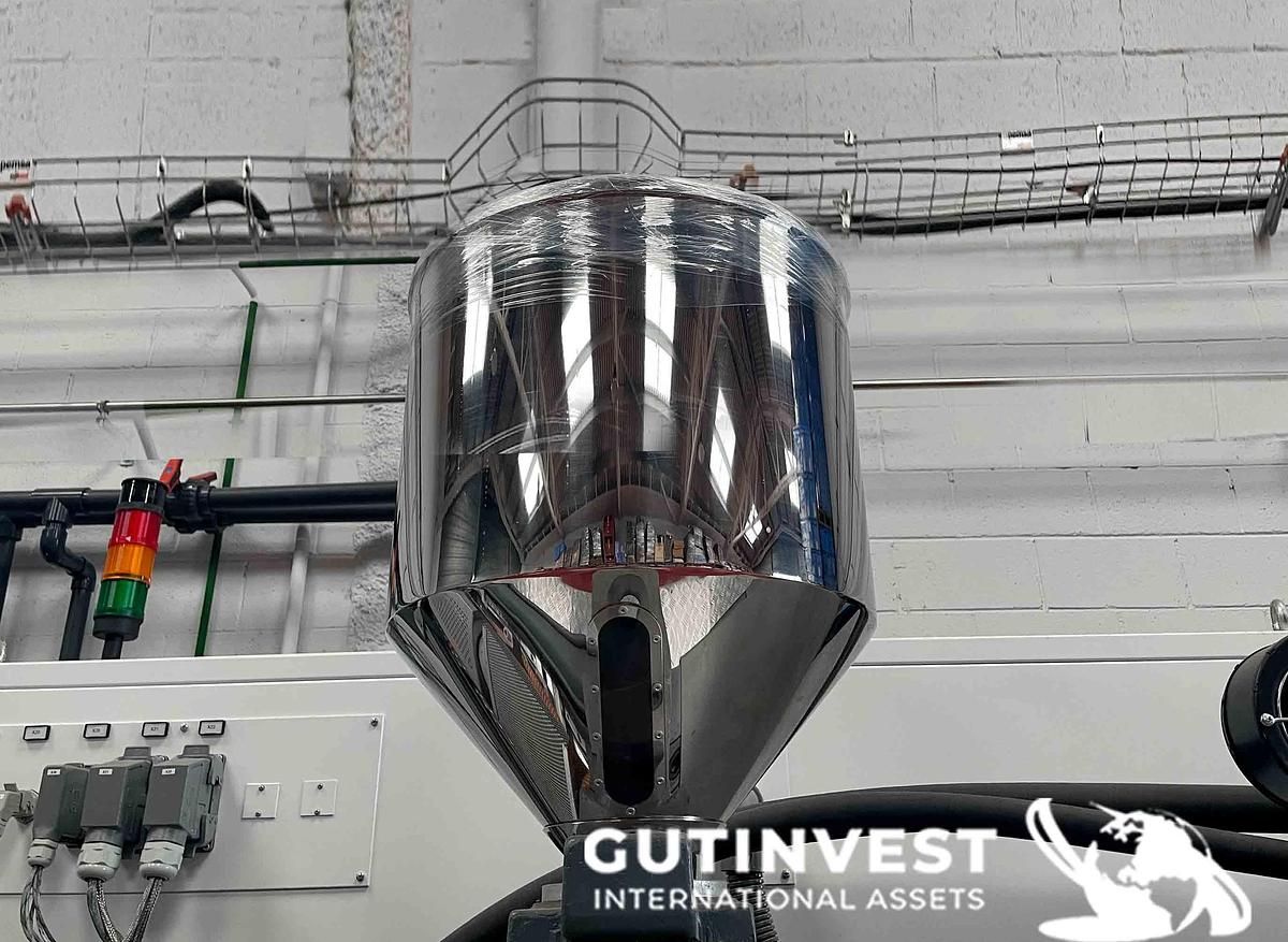 Used Plastic Injection molding Machine - 330Tn