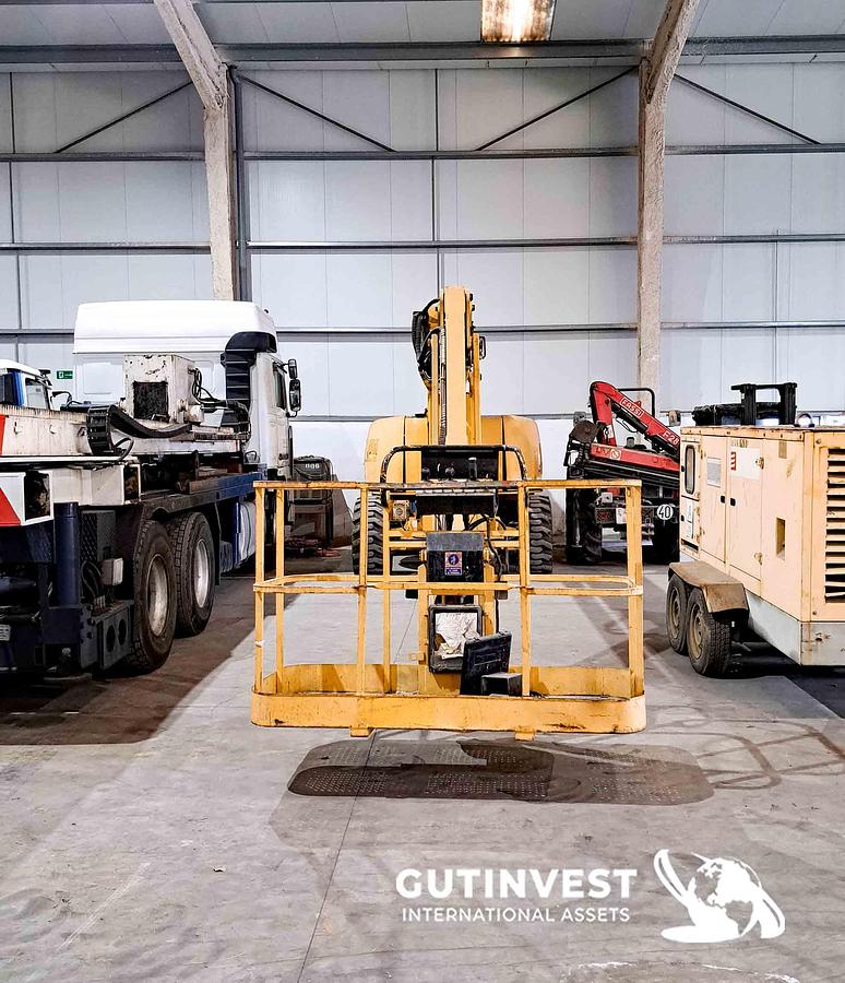 Used 1 - Diesel articulated lifting platform