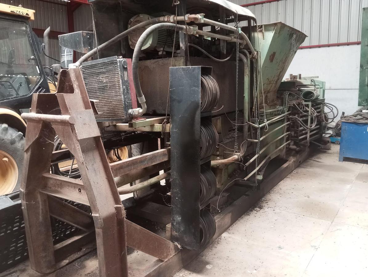 Used Compactor bale press (cardboard, plastic, etc.)