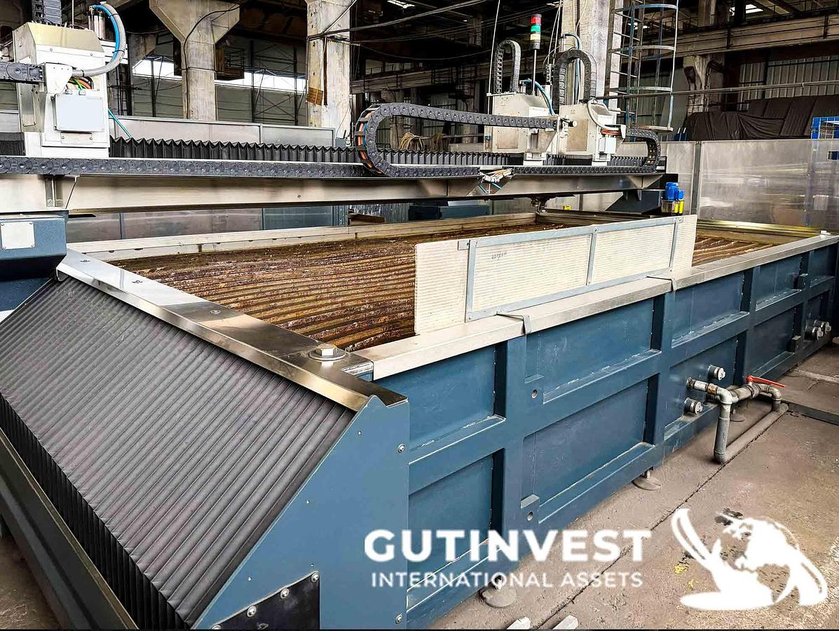 Used Waterjet Cutting Machine - 5 Axes - 3 Cutting Heads