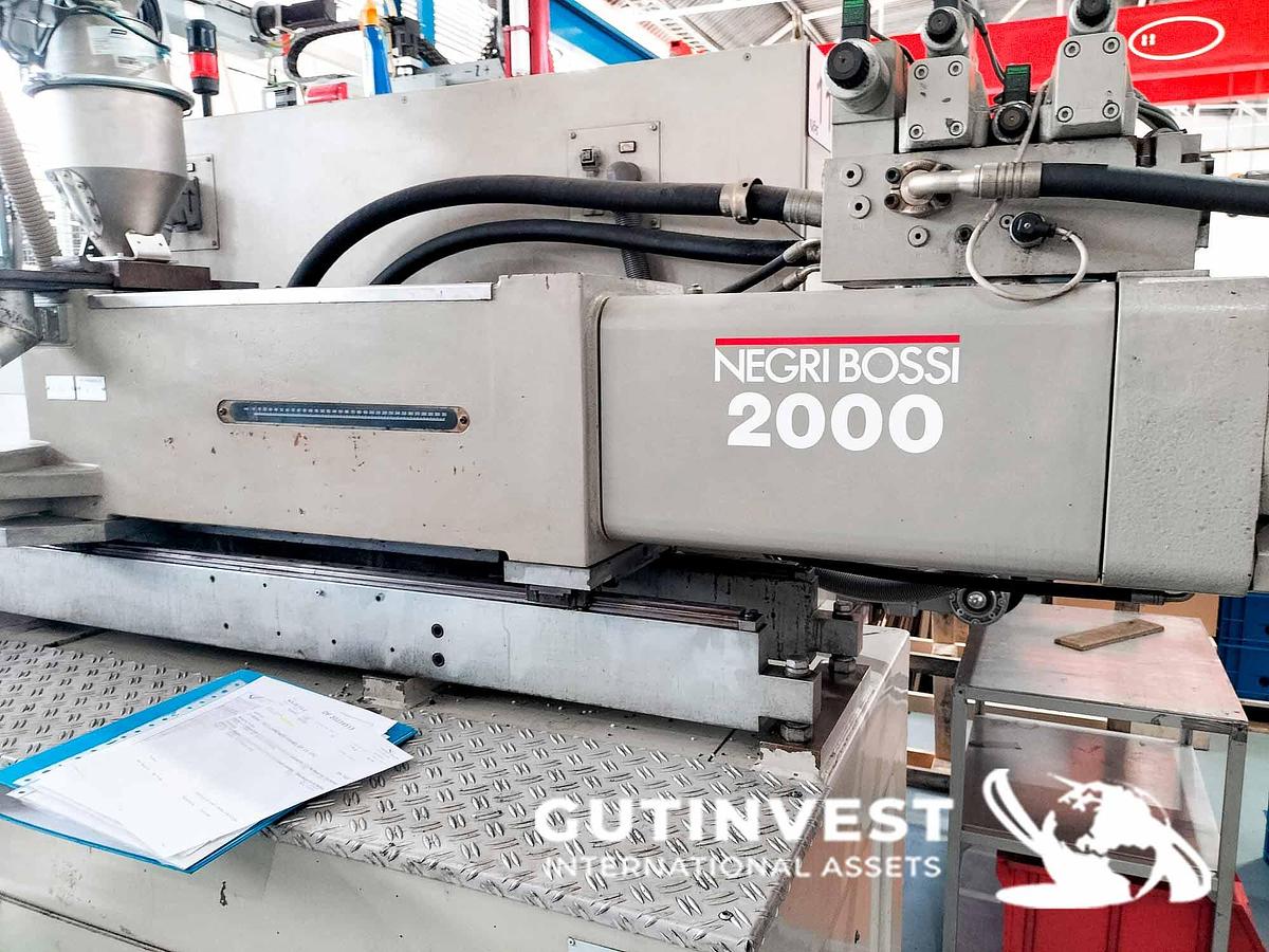 Used 5 - Plastic injection molding machine with robot - 320Tn