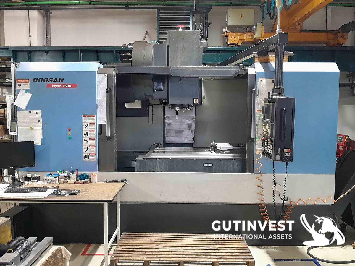 Usado Centro de mecanizado vertical CNC