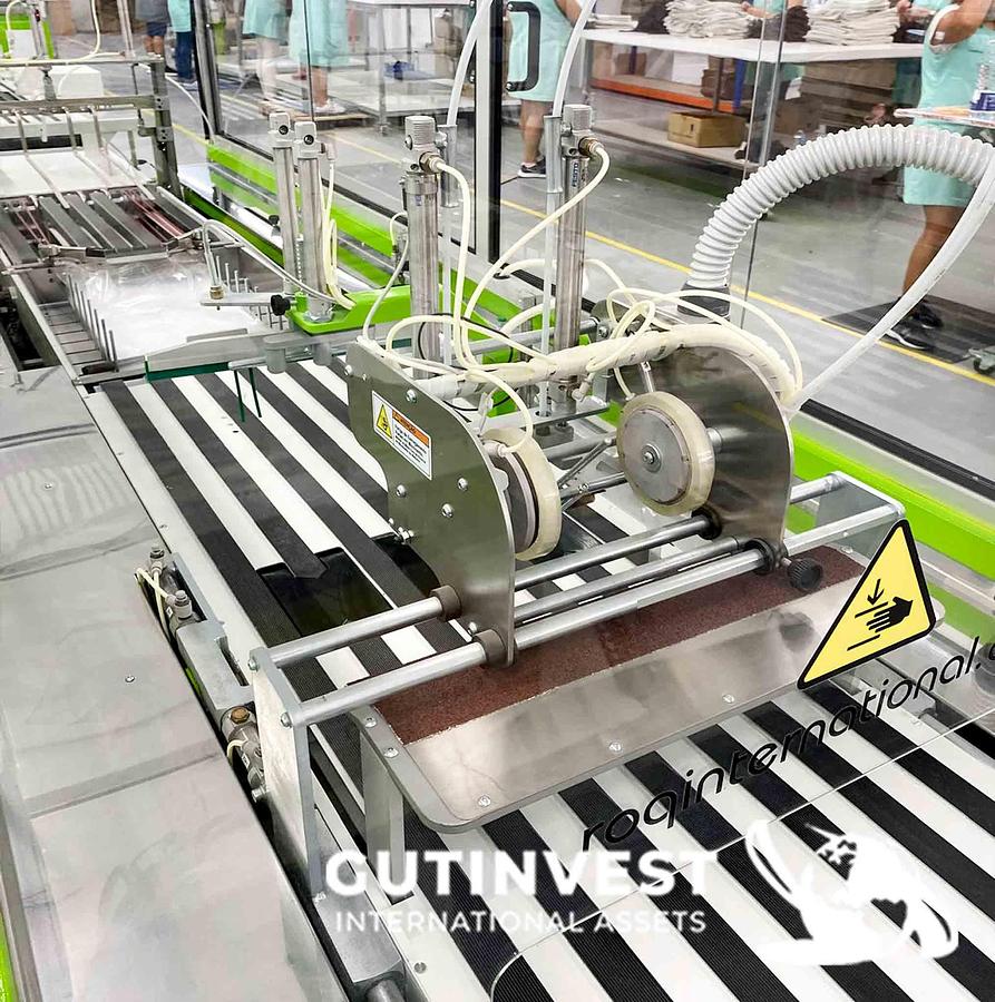 Usado Máquina automática de doblado y embalaje de prendas