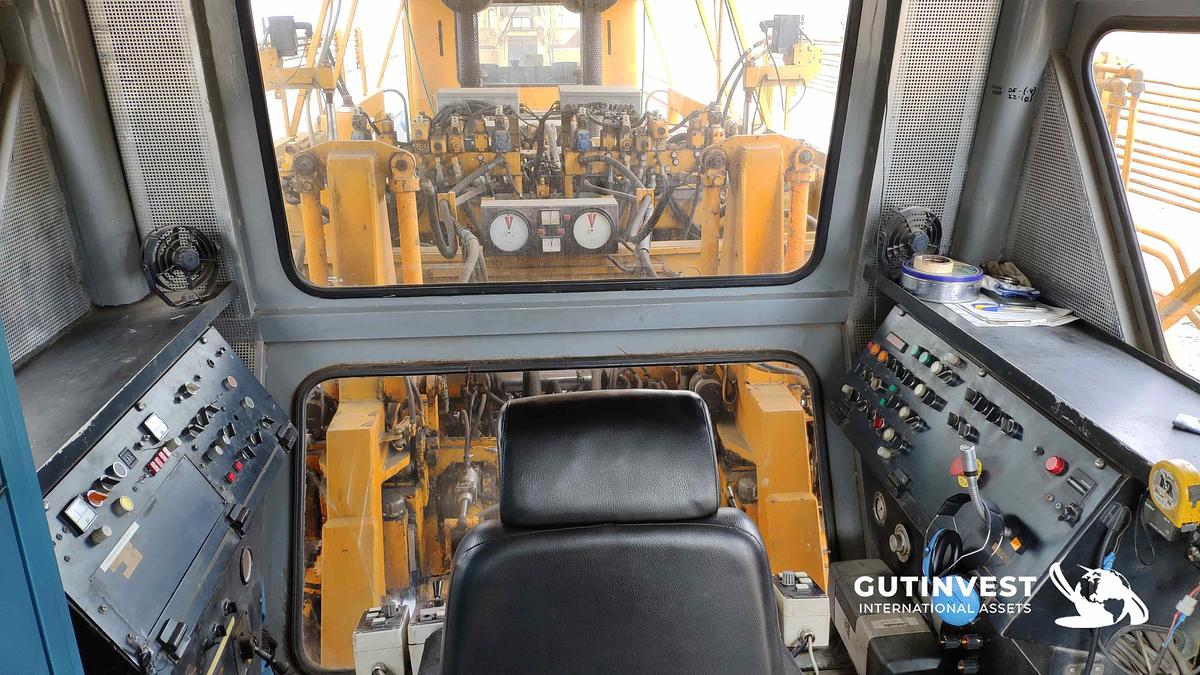 Used 1 - Railway track tamping machine