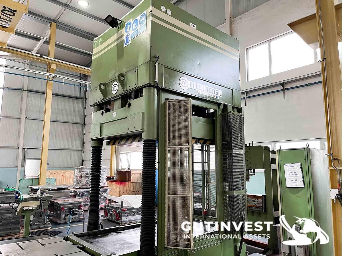 Used Hydraulic press for molds and dies
