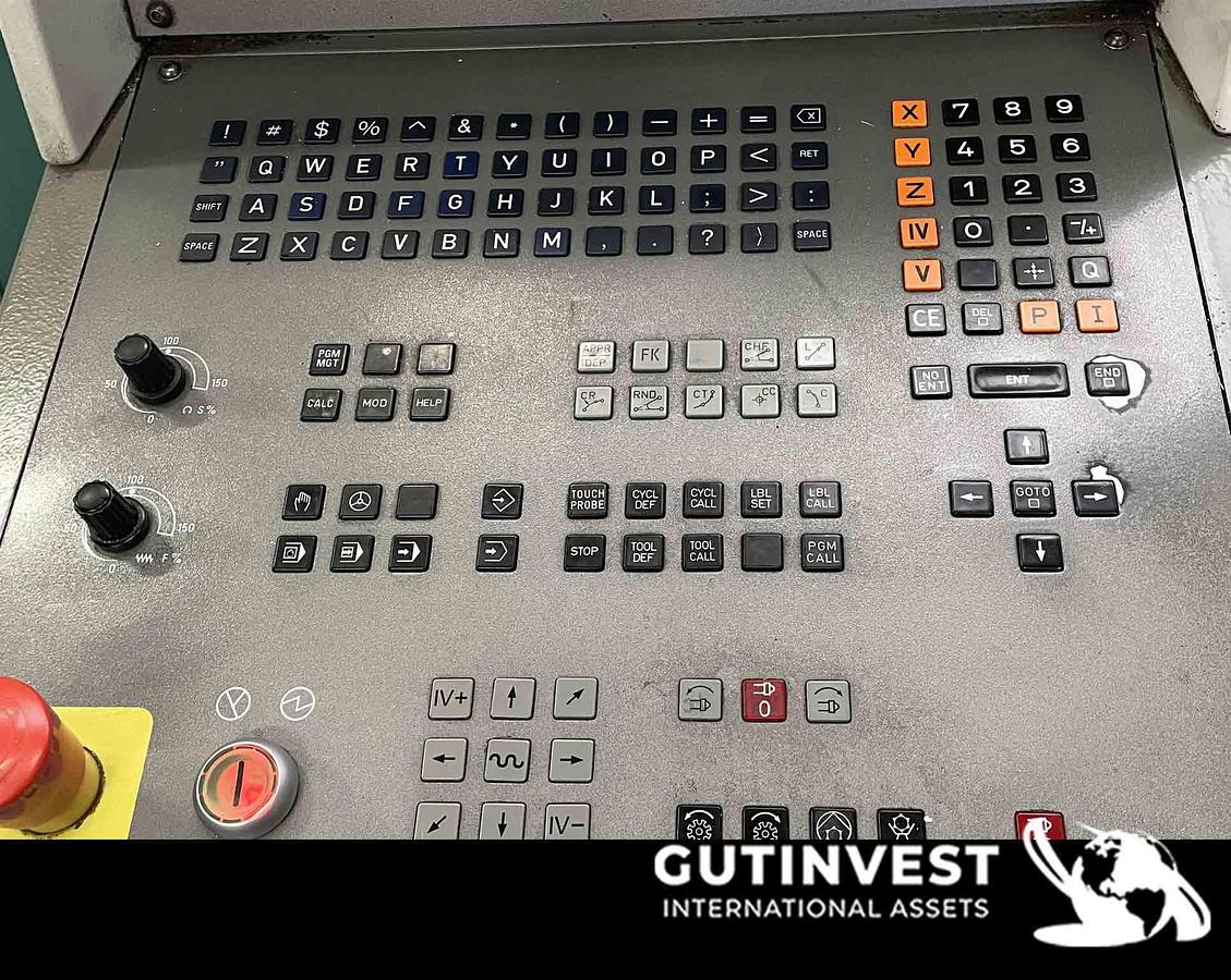 Usado 1 - Centro de mecanizado vertical CNC de 3 ejes