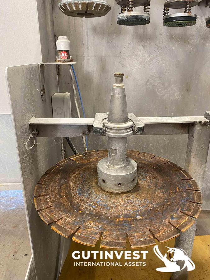 Usado 1 - Robot industrial de 6 ejes