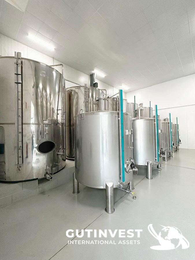 Used 1 - Complete lot of machinery for olive oil packaging