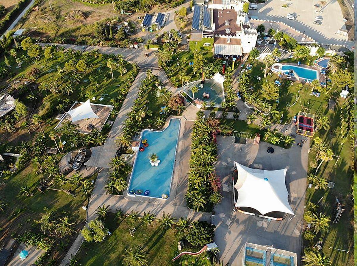 Usado 1 - Complejo turístico de 87.925m2; Superf. construida: 11.855m2