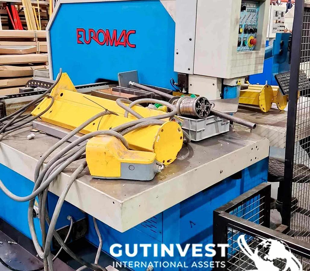Used 1 - CNC punching machine