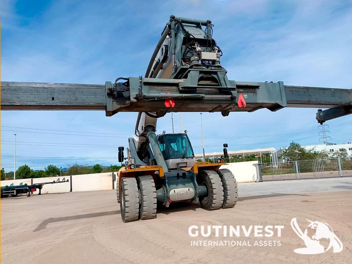 Used 1 - Self-propelled reach truck