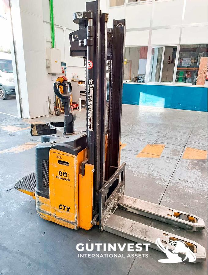 Used 3 - Electric stacker.