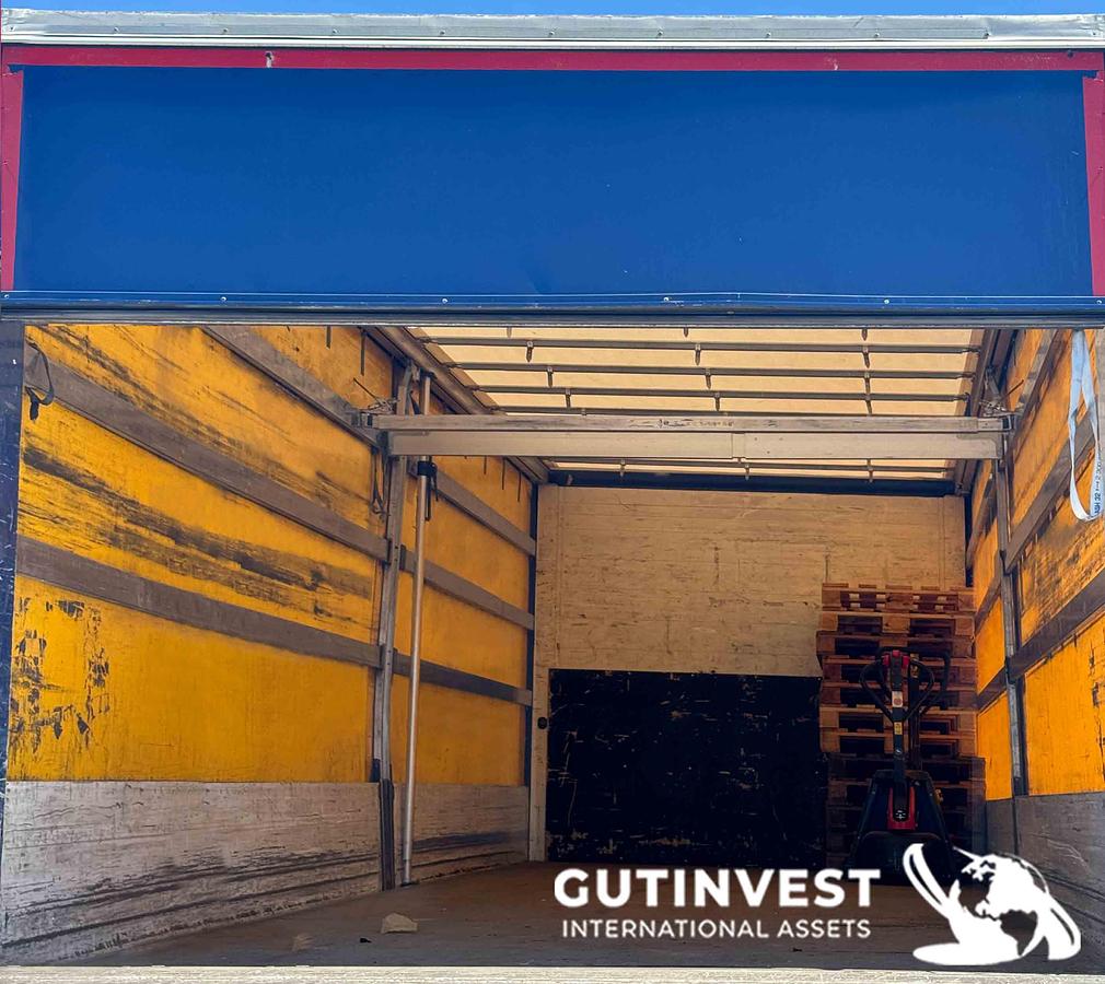 Used truck with lifting platform