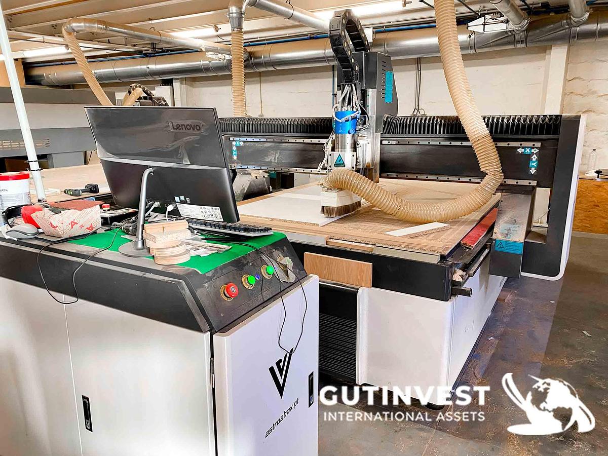 Used 1 - CNC milling machine 3 axes - for wood and pvc