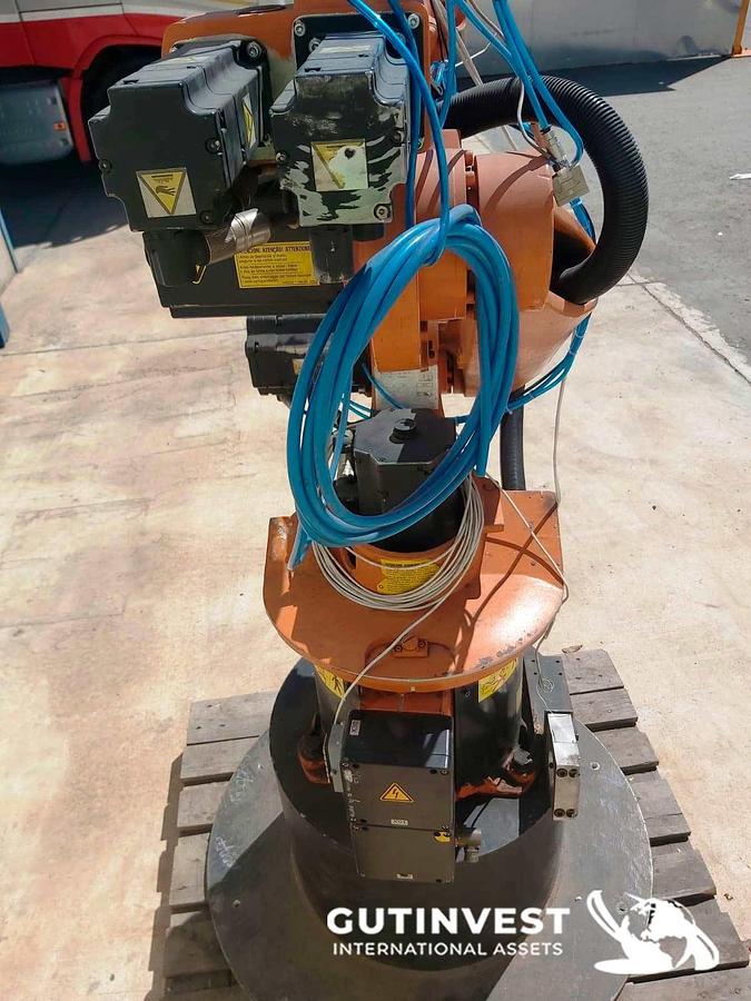Usado 5 - Robot industrial - 6 ejes