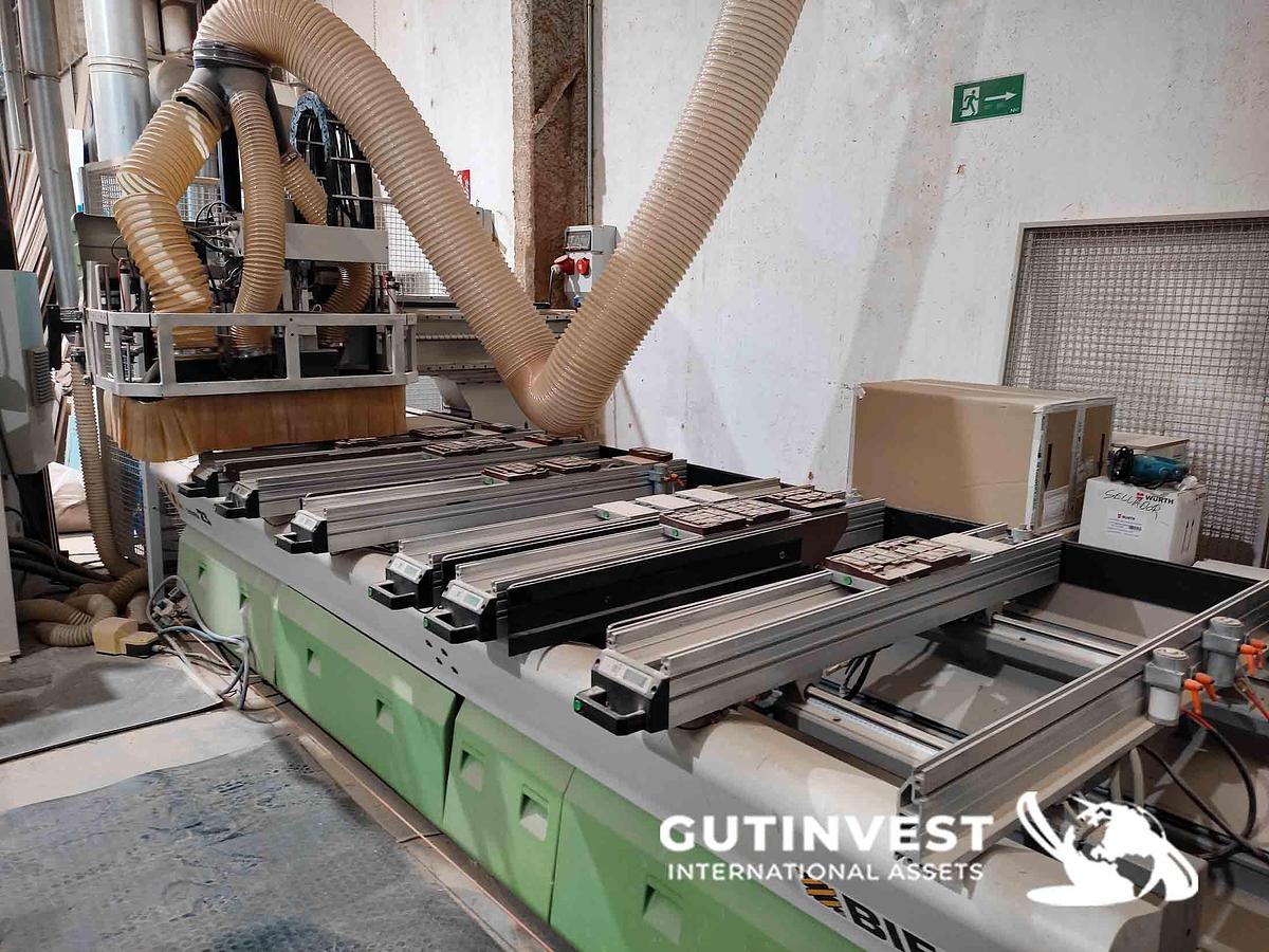 Used 1 - CNC machining center - Wood