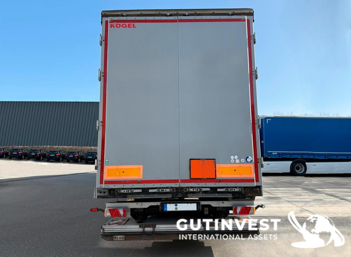 Used Truck with tarpaulin trailer and lifting platform