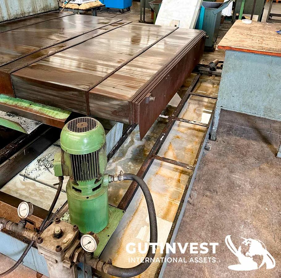 Used 1 - CNC gantry milling machine