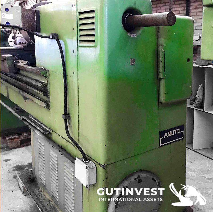 Used 2 - Lathe with display