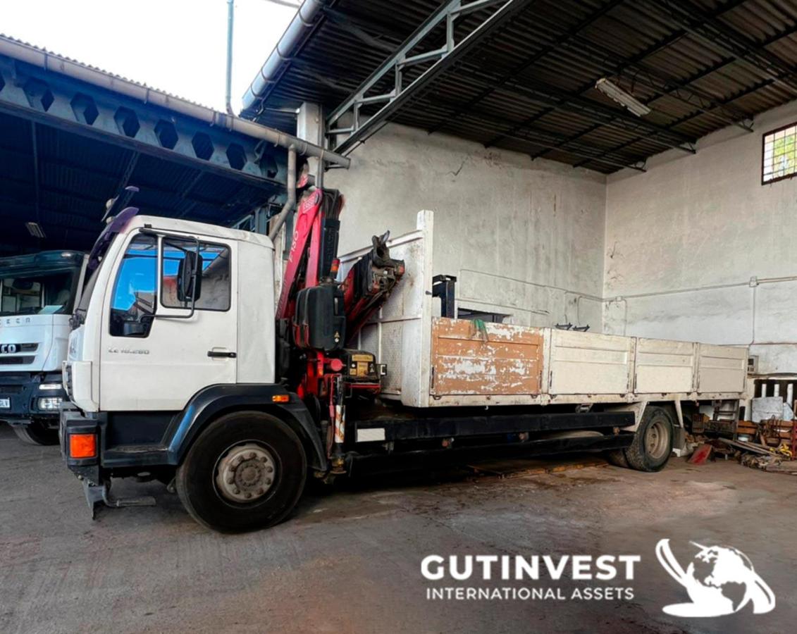 Used Flatbed Truck with Crane