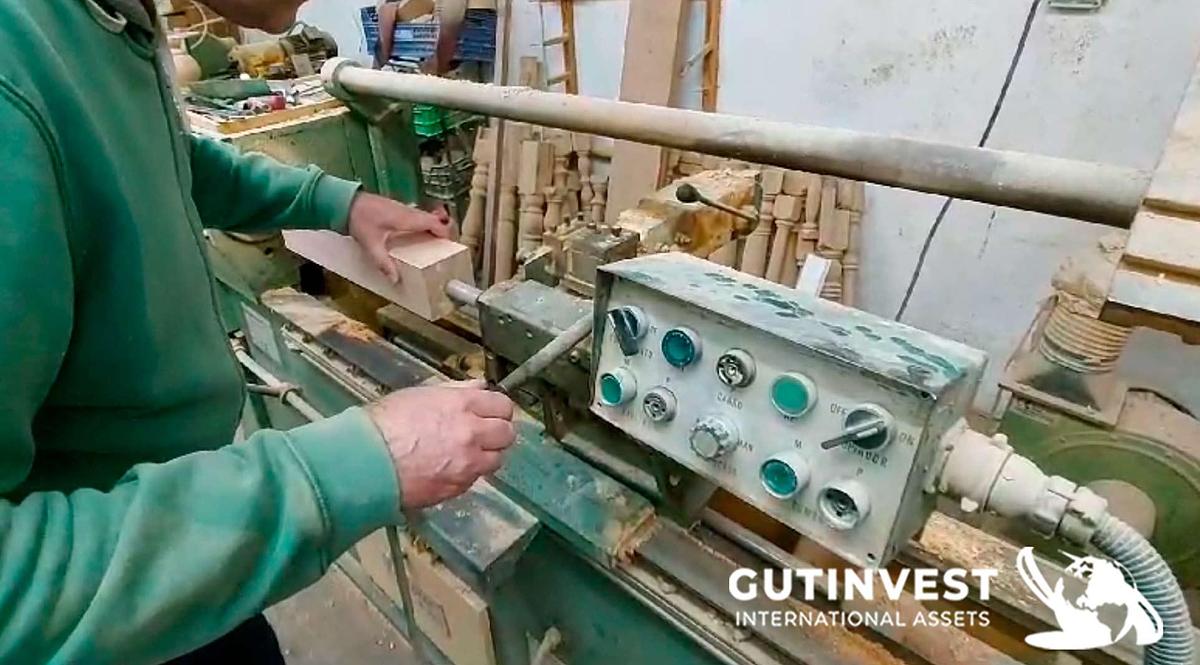 Used 1 - Lathe for woodworking