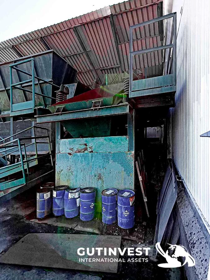 Used 8 - Sieve platform