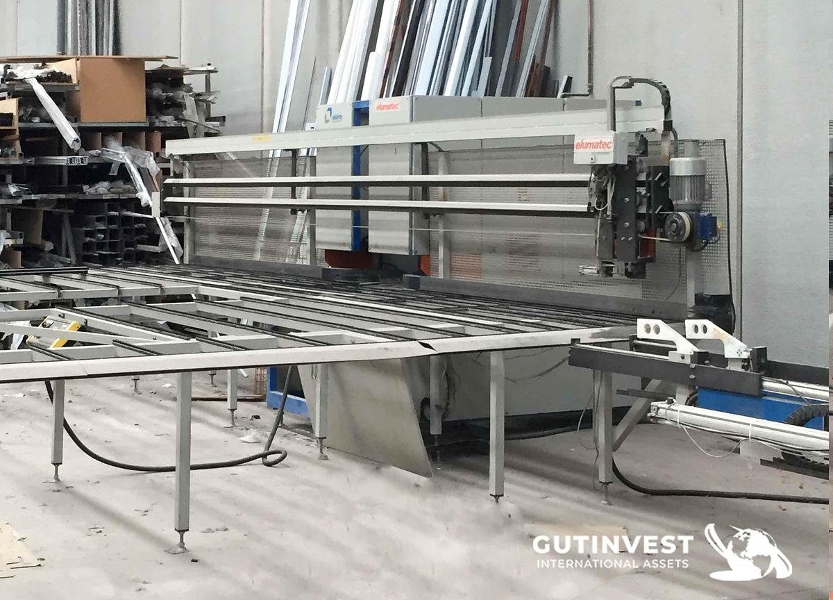 Usado 1 - Soldadura vertical CNC 4 brazos y limpiadora marcos Alu
