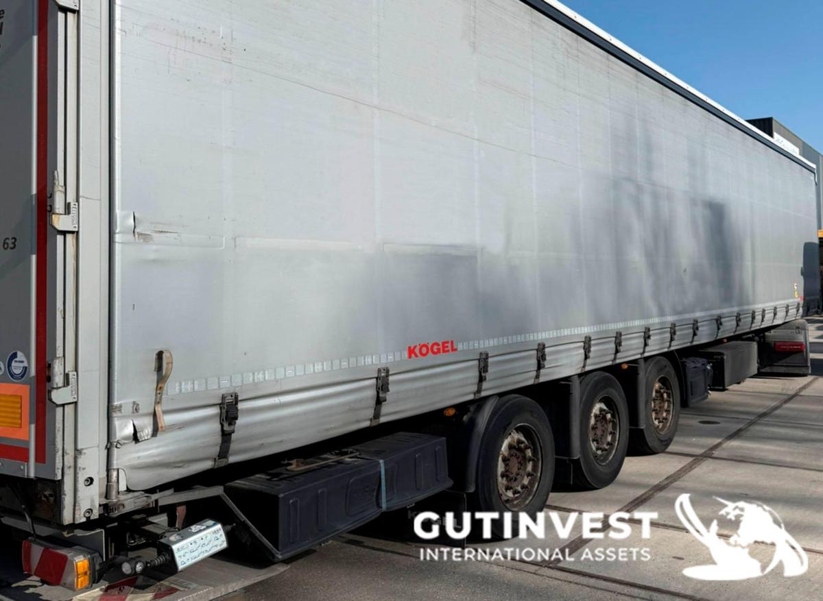 Used Truck with tarpaulin trailer and lifting platform