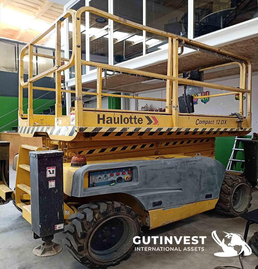 Used 8 - Articulated Scissor Lift