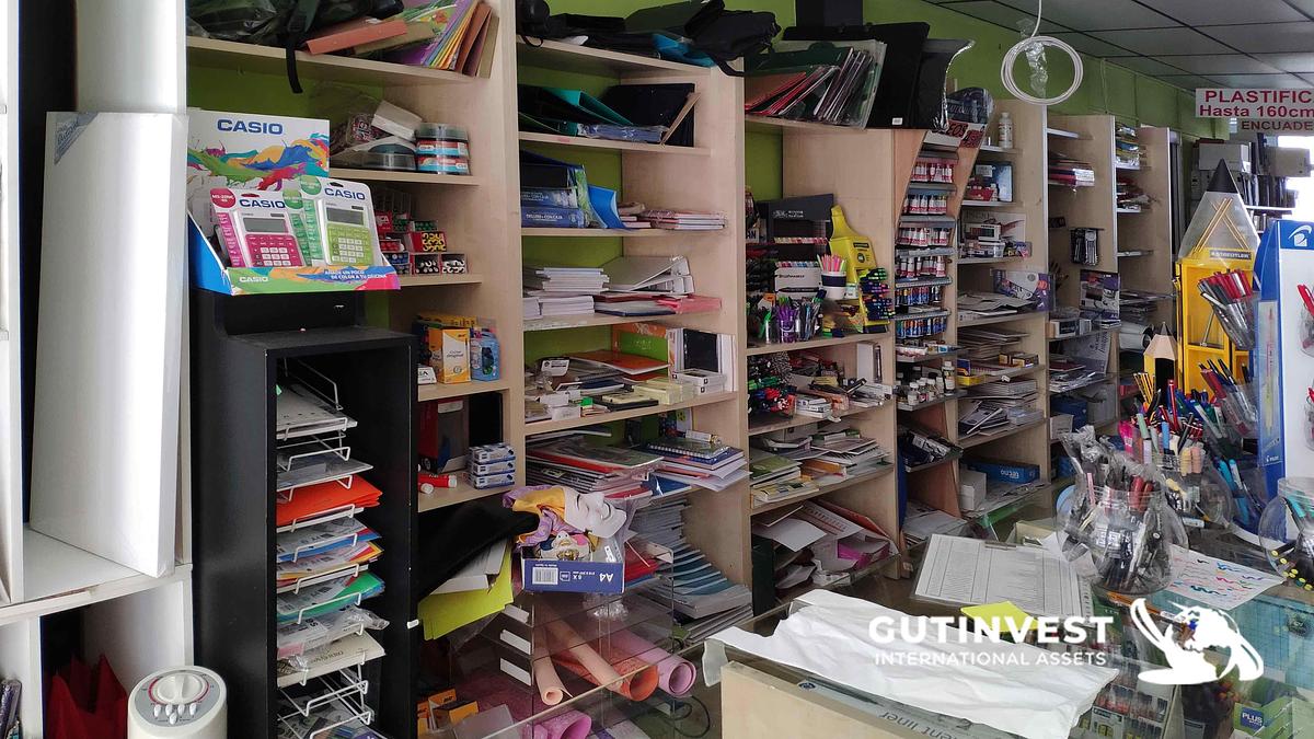 Usado 2 - Lote de mobiliario - tienda impresión digital