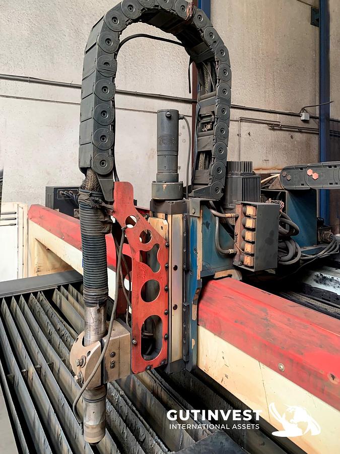 Used 1 - Plasma cutting machine